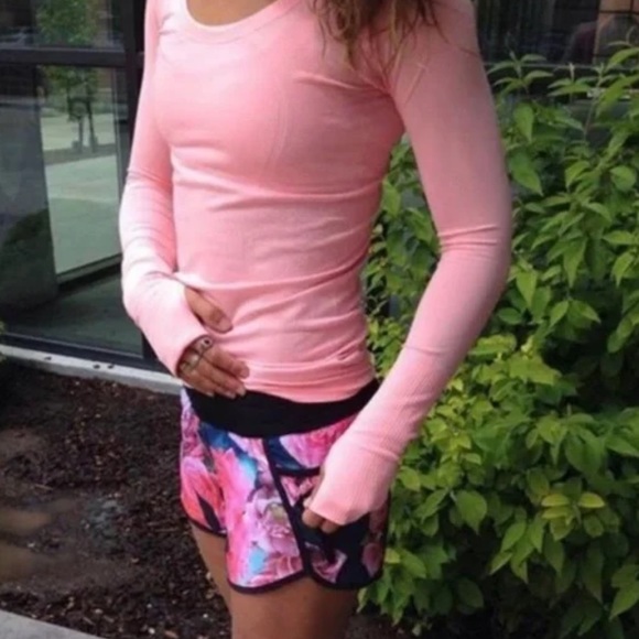 Lululemon Tracker Short II Secret Garden Black 4 Rare Discontinued Color - Picture 15 of 15